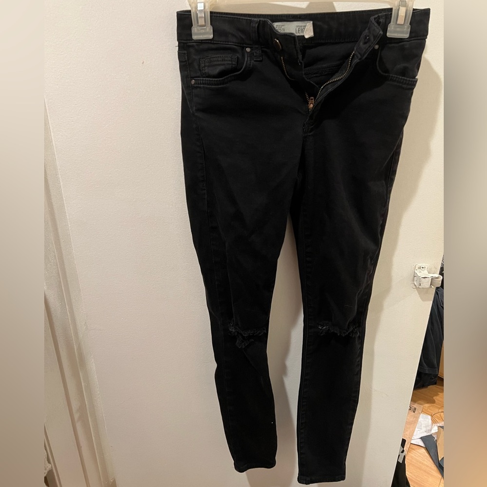 BLACK TOPSHOP MOTO LEIGH RIPPED KNEE SKINNY ANKLE JEANS